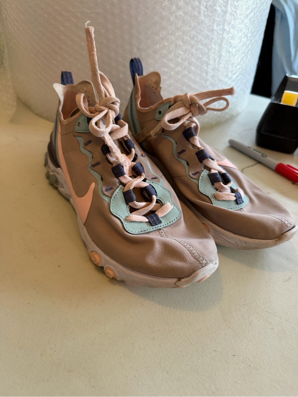 Women’s Size 7 Casual Athletic Sneakers in Pink and Mint